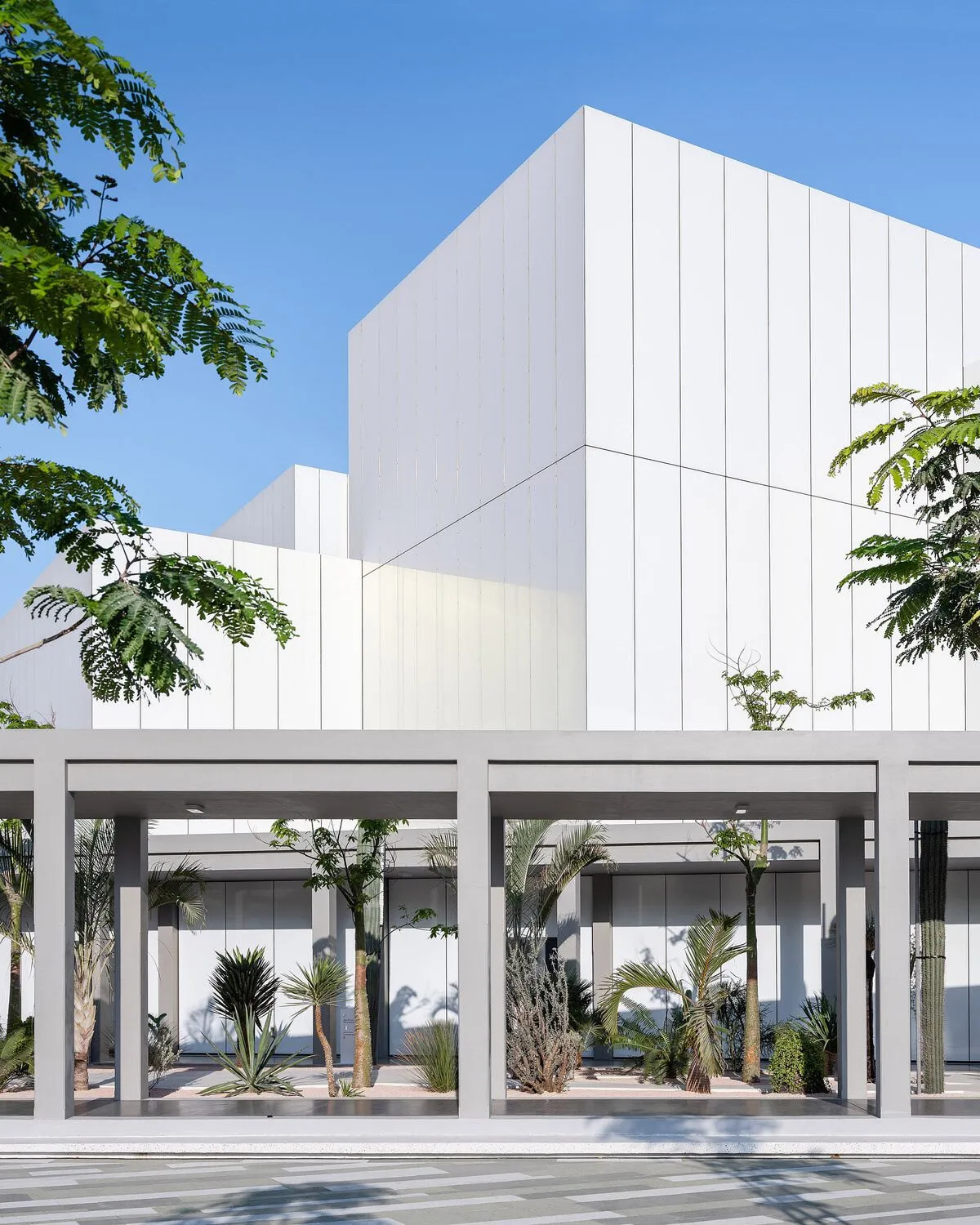 Білі корпуси Jameel Arts Centre